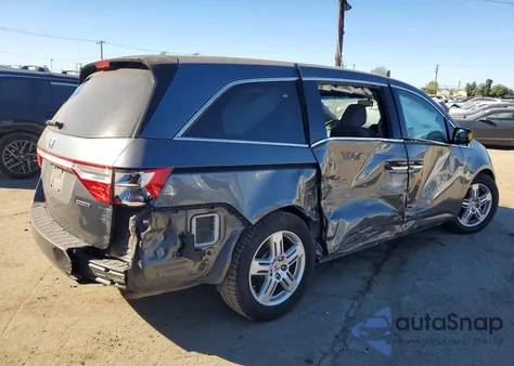 2011 Honda Odyssey Touring z USA, uszkodzony, nr VIN 5FNRL5H95BB061881